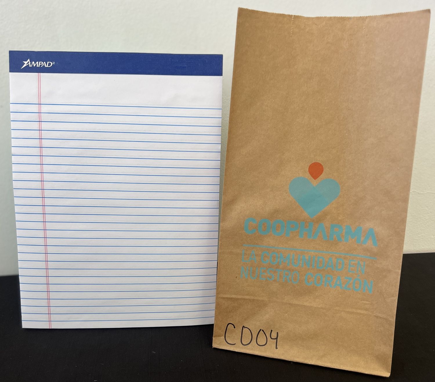 C004 Medium Bag (Flat Bottom Bag) / Medidas: 7.0"(w) x 4.3"(d) x 13.0"(h)