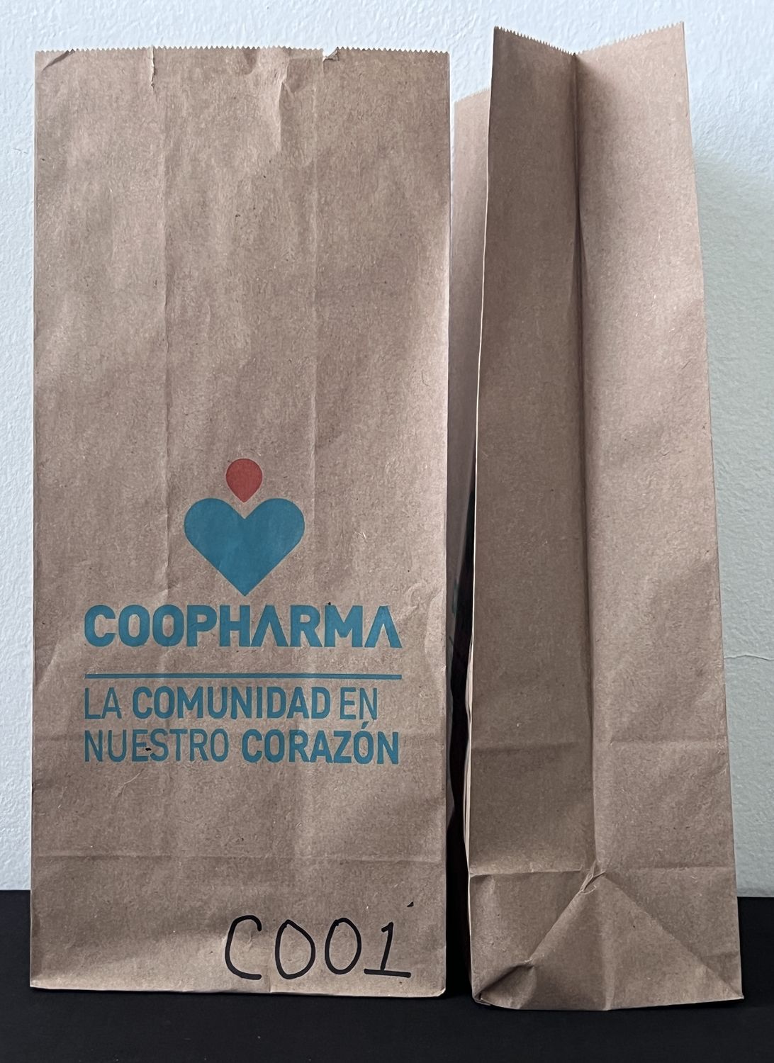C001 Small Lunch Bag (Flat Bottom Bag) / Medidas: 5.9" x 4.0" x 11.4"