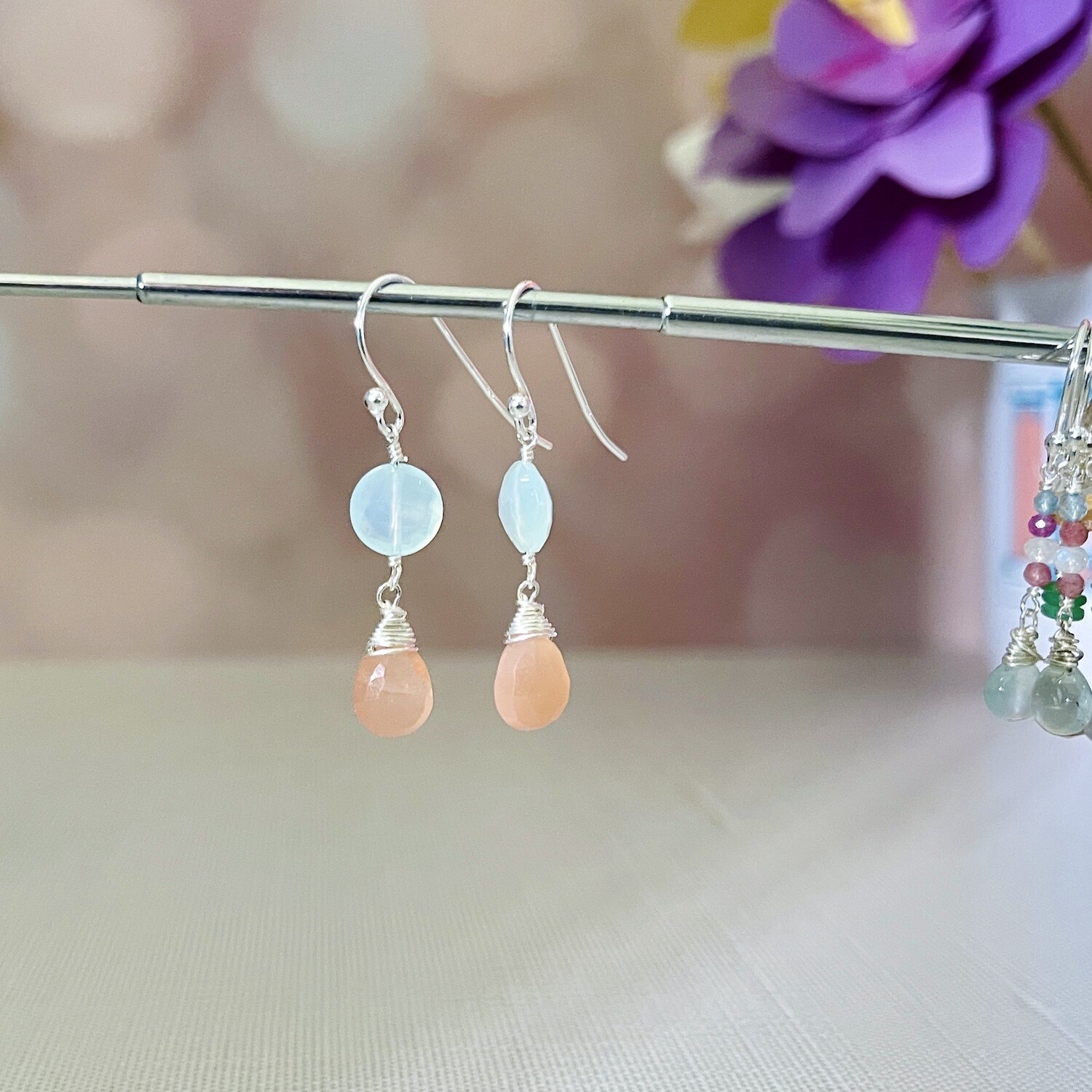 Handmade Earrings with peruvian chalcedony coin, peach moonstone briolette