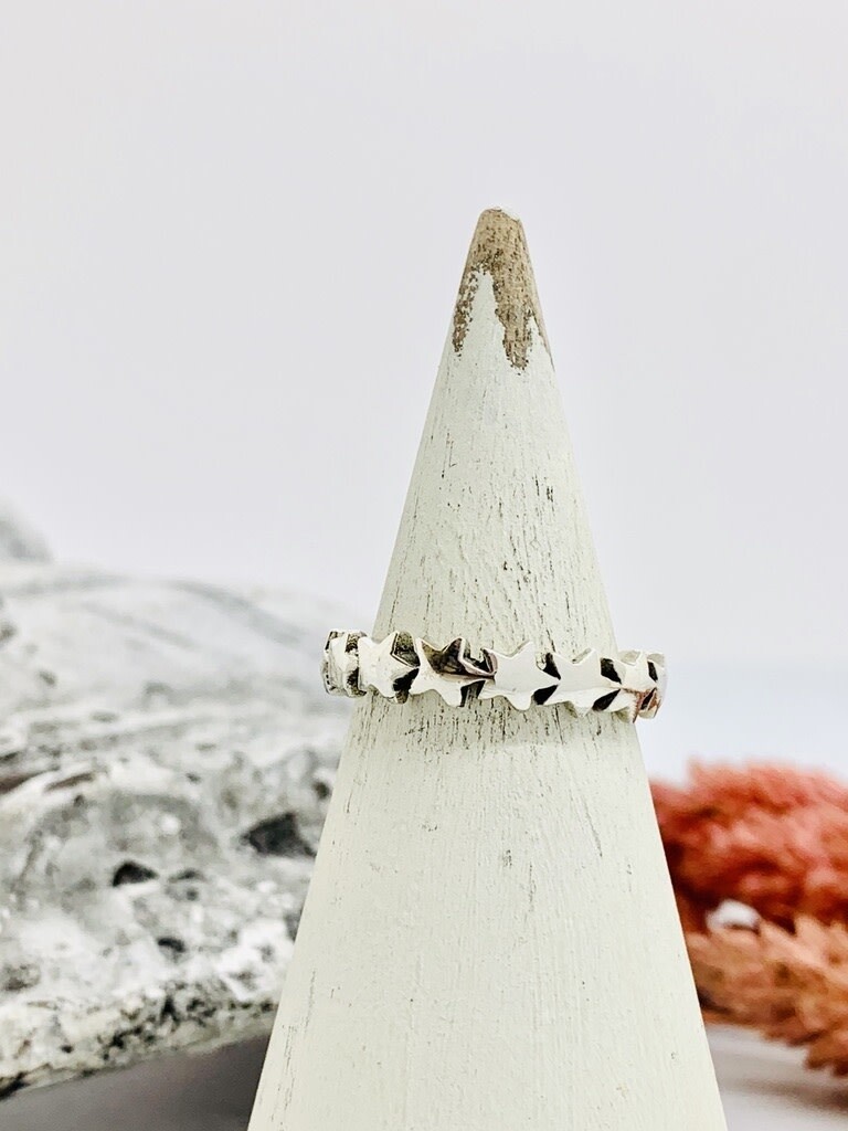 Chain of Stars Ring