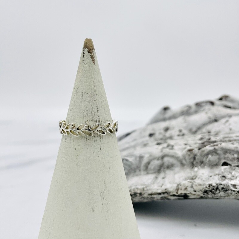 Silver Tiny Open Leaves Ring