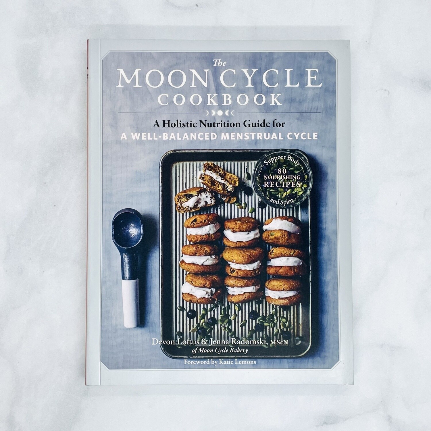 The Moon Cycle Cookbook: A Holistic Nutrition Guide for a Well-Balanced Menstrual Cycle