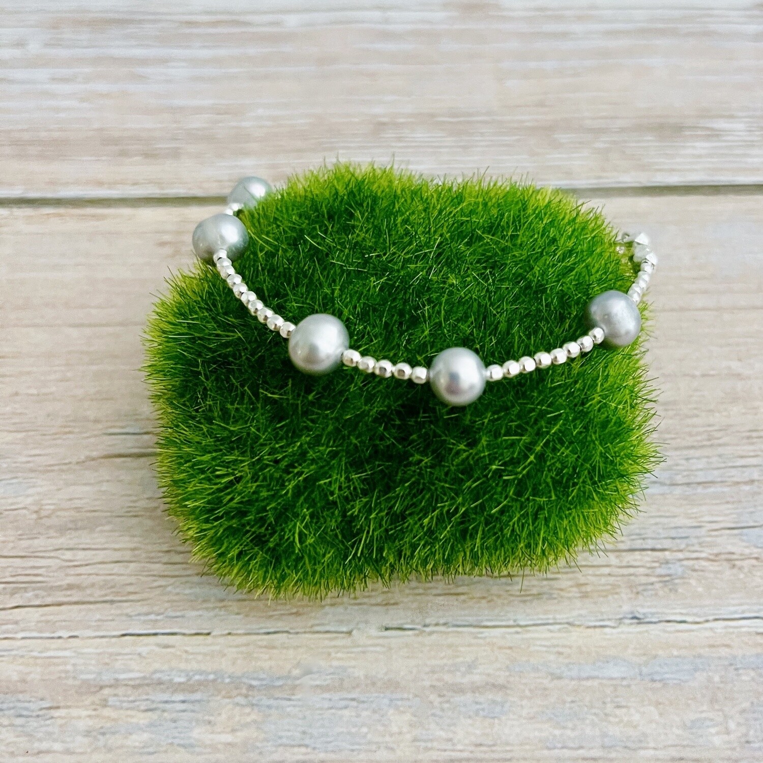 Handmade Bracelet with tiny silver squares, grey pearls