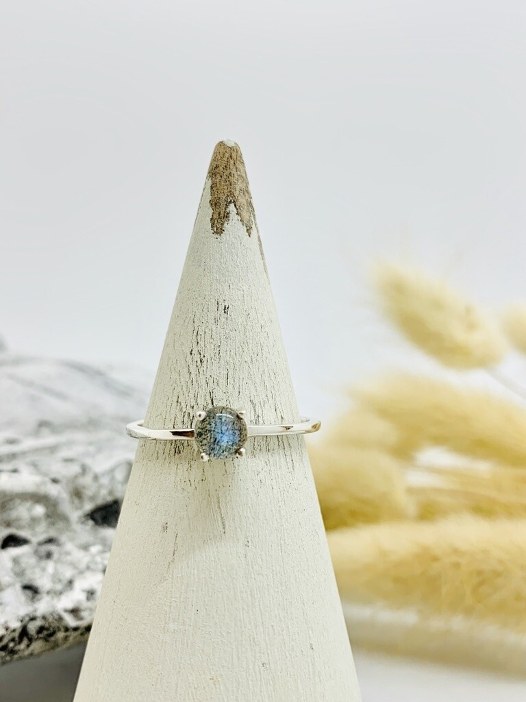 Labradorite Nova Ring, Color: Round, Size: 6