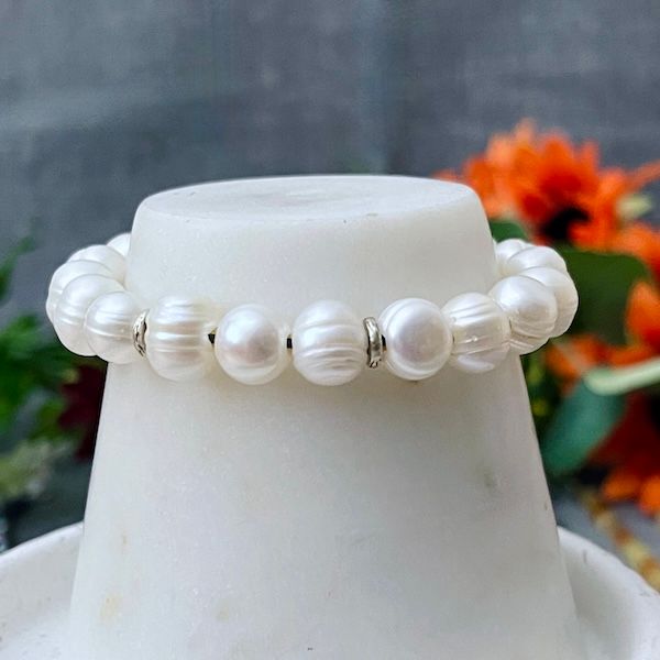 Handmade Bracelet with white pearls on black leather, thai silver discs