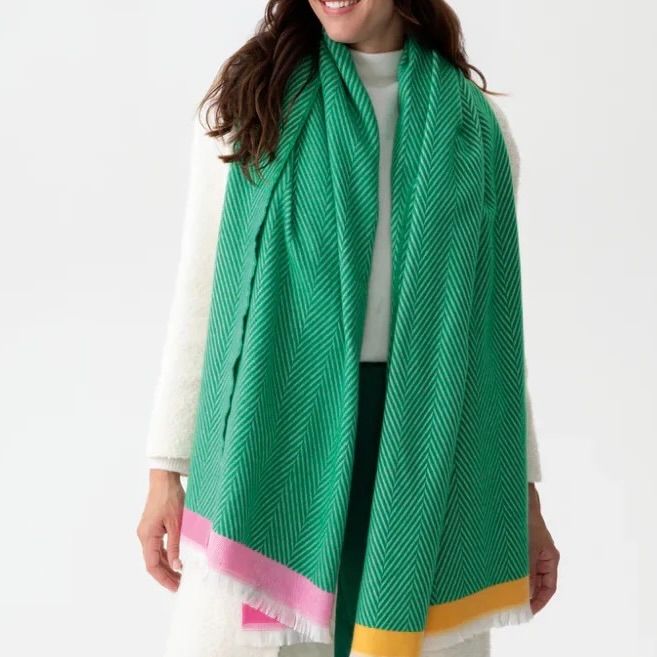 Olivia Scarf, Style: Green