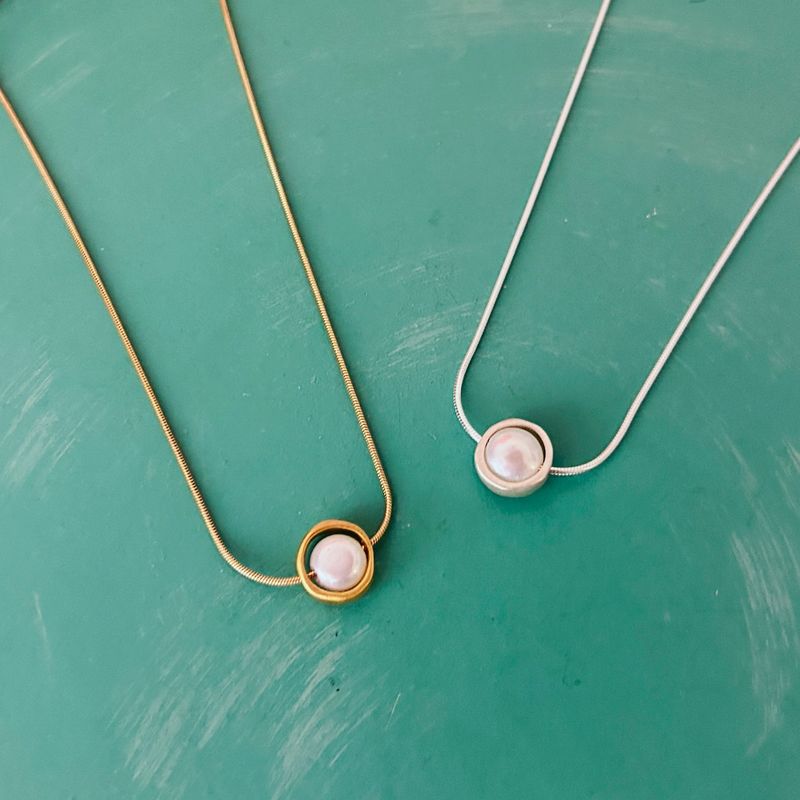 Handmade Pearl in Circle Necklace