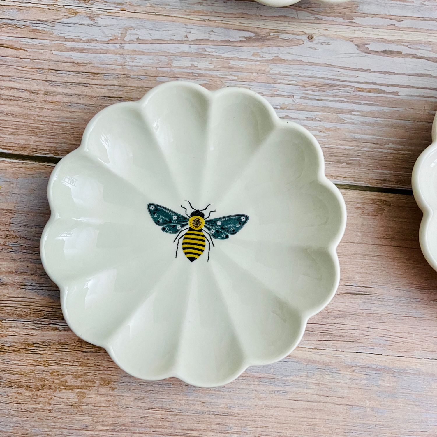 Stoneware Fluted Dish w/ Insect, Style: Bee