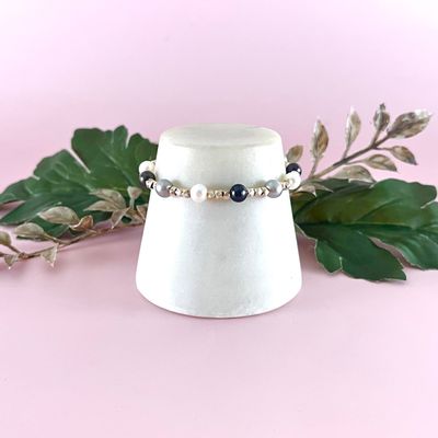 Handmade Bracelet with thai faceted silver, alternating white, silver, peacock pearls