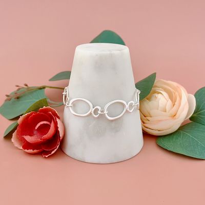 Handmade small double ovals bracelet, silver