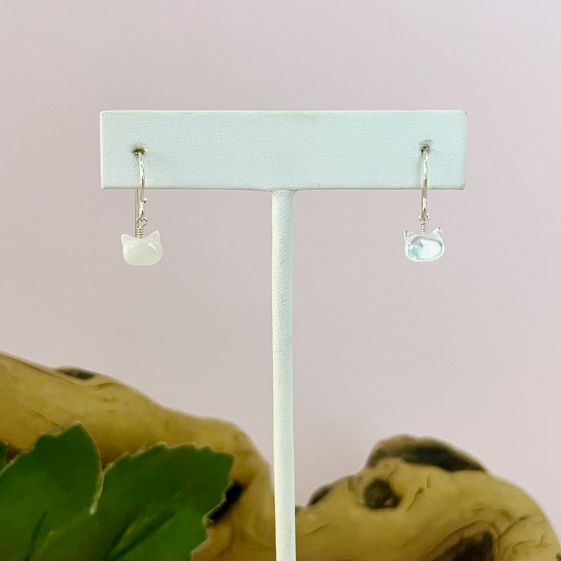 Handmade Earrings with mother of pearl cat