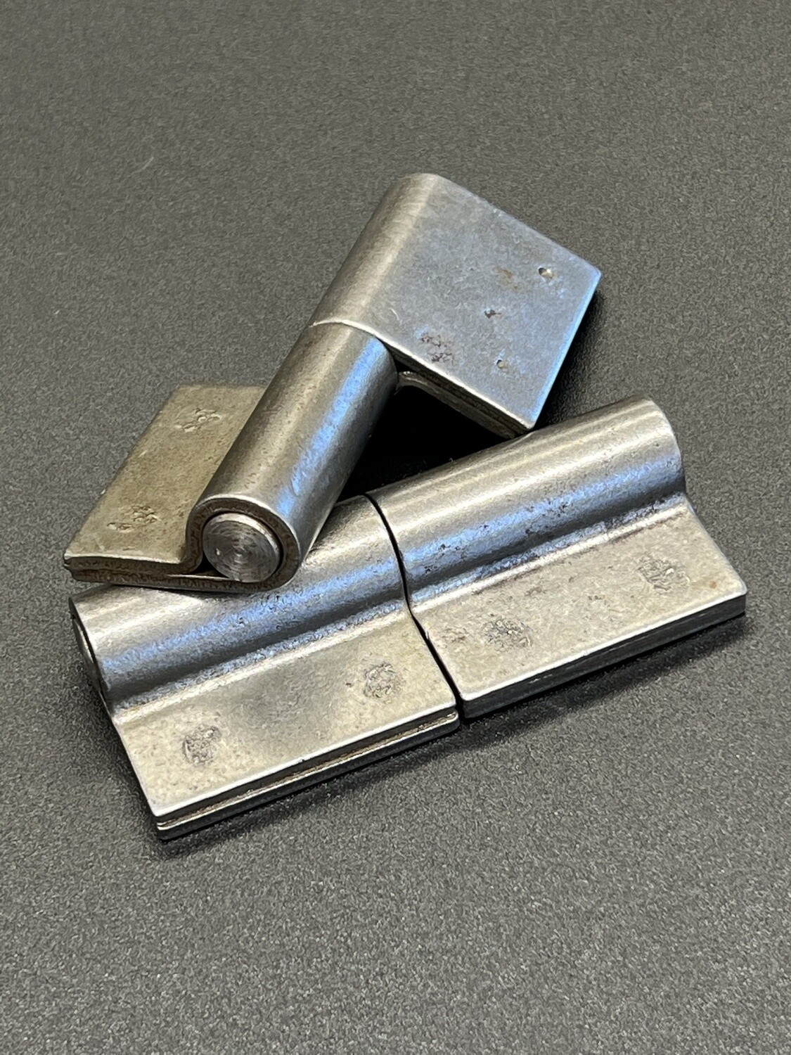 Flag Hinge