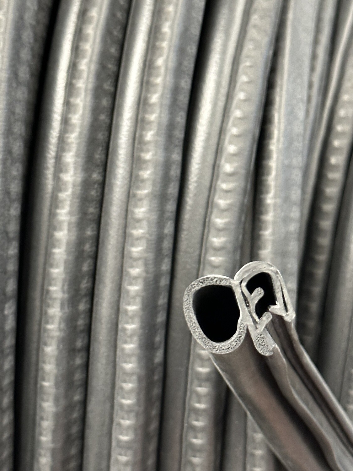 Clip On Edge Trim With EPDM Side Bulb