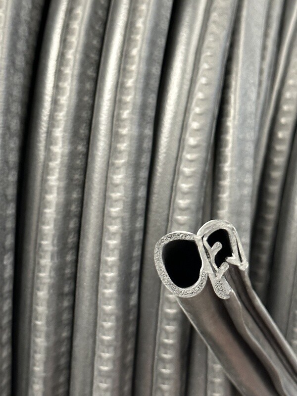 Clip On Edge Trim With EPDM Side Bulb