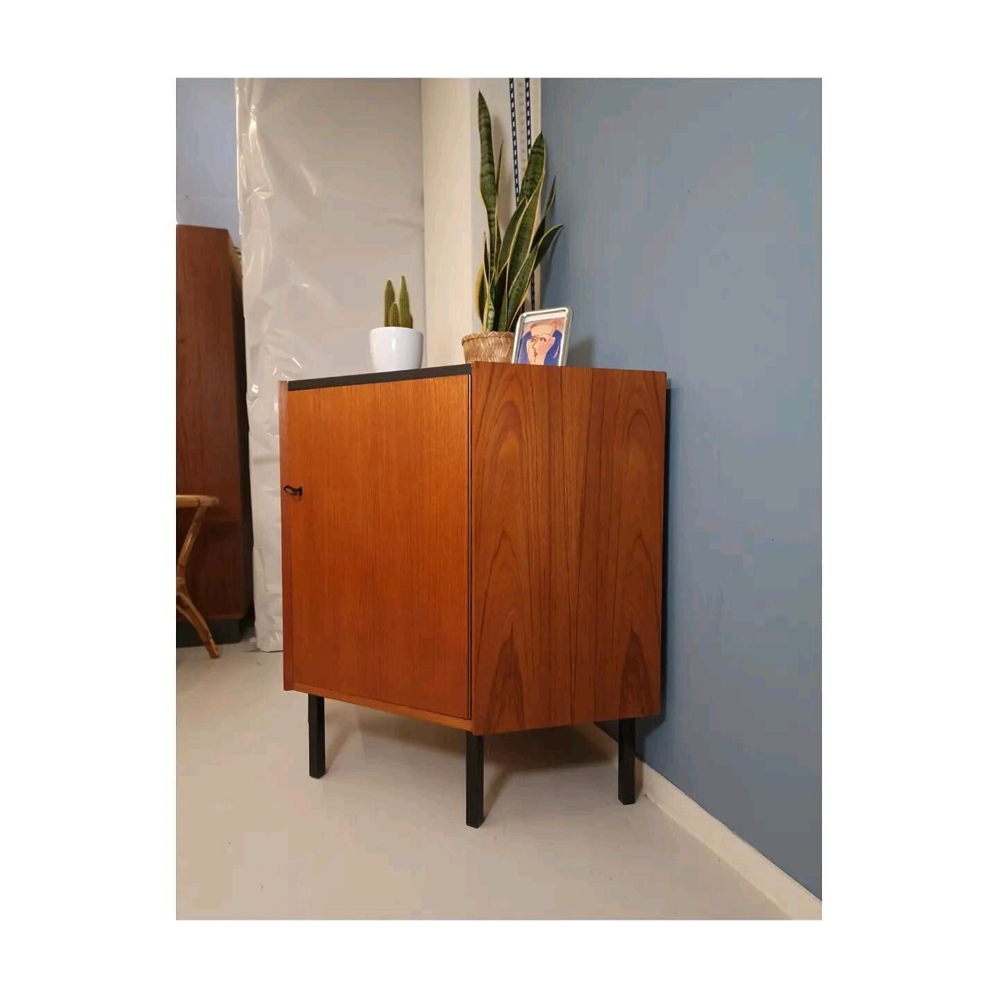 Teak Eckschrank