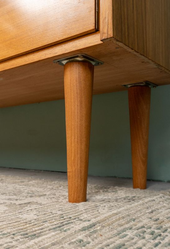 Vintage Nußbaum Highboard Vitrine 60er Anrichte Mid-Century Vintage Nußbaum Highboard Vitrine 60er Anrichte Mid-Century