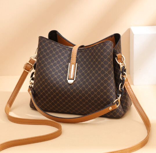 Small brown caramel mocha crossbody bag 🤎