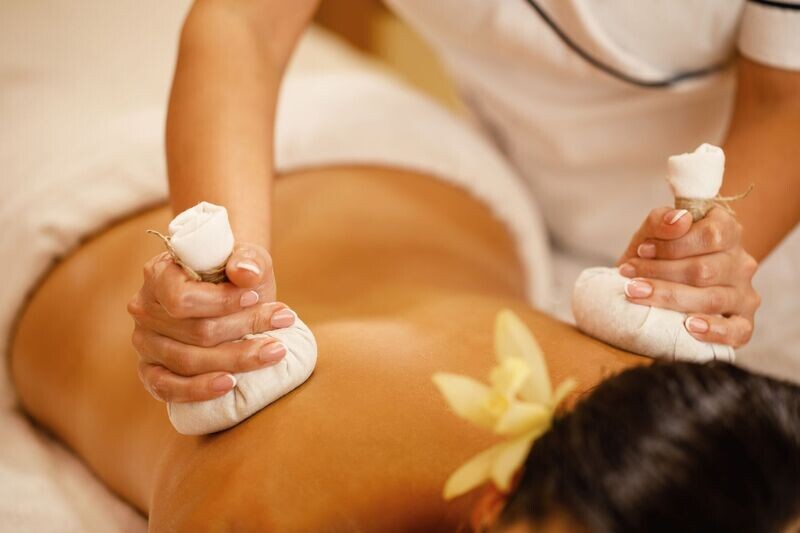 MASSAGE WITH PINDAS