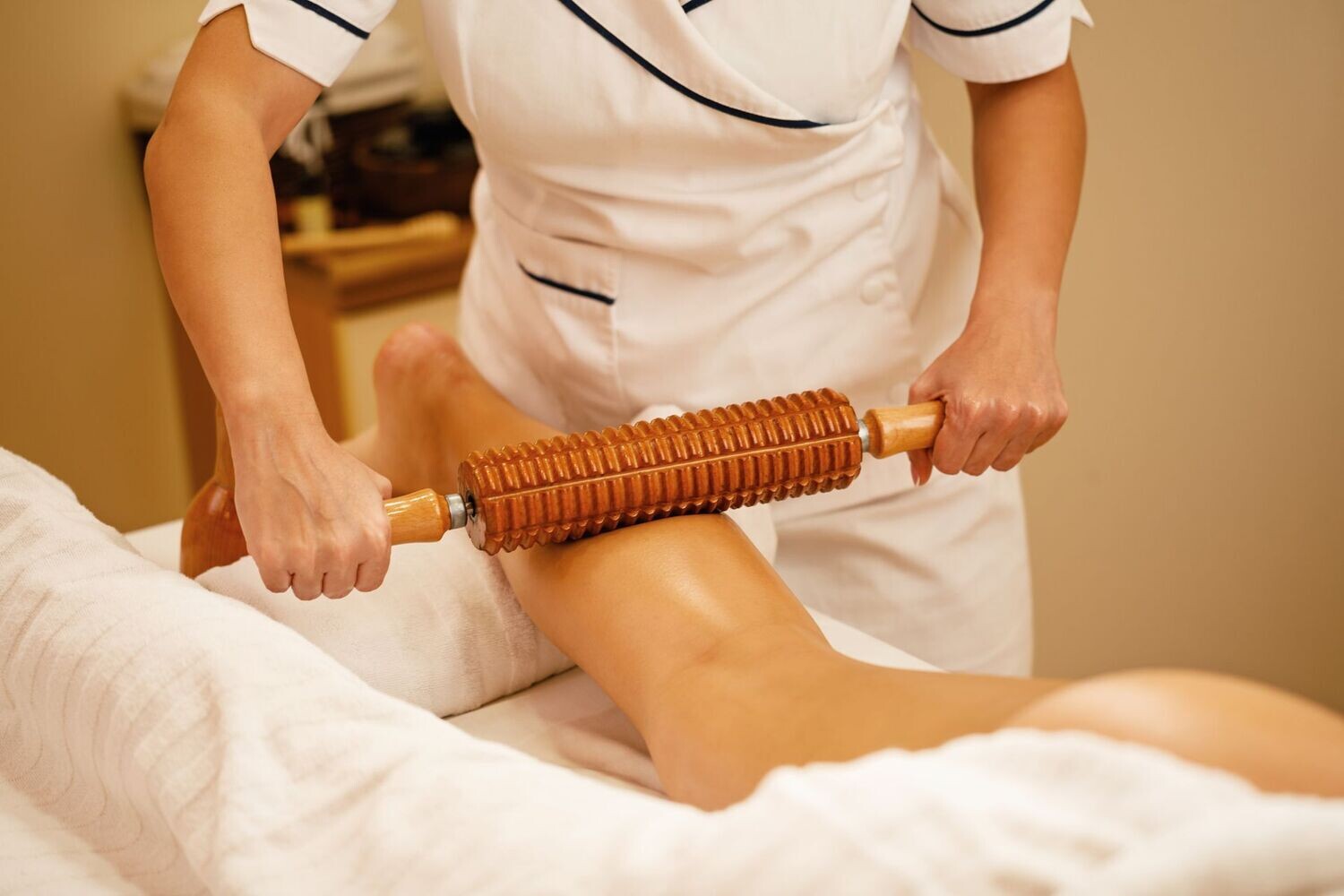 50% OFF ANTI-CELLULITE SLIMMING MASSAGE WITH WOOD THERAPY