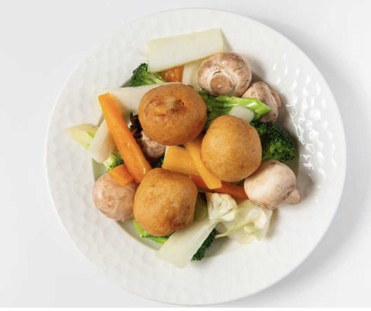 Moo Goo Guy Kew
Boules de poulet panée
et légumes chinois