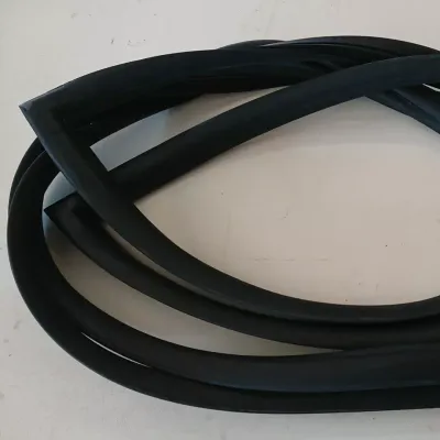 #017 Afdichting / Rubber Voorruit HOOG model