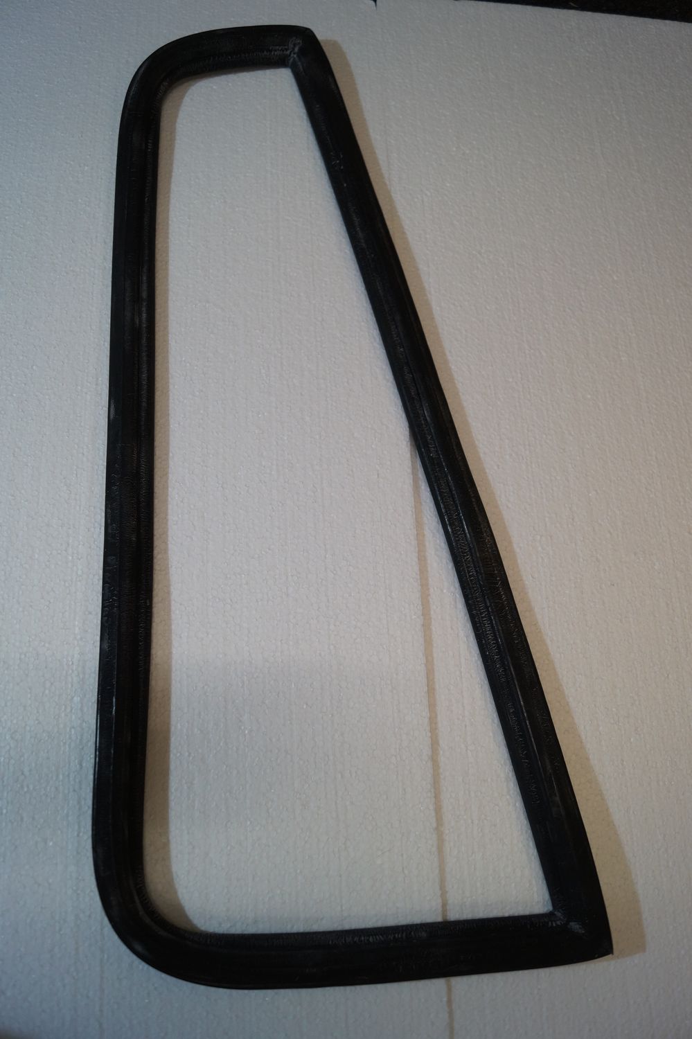 #030 Seal for Triangle window HIGH &amp; RIGHT