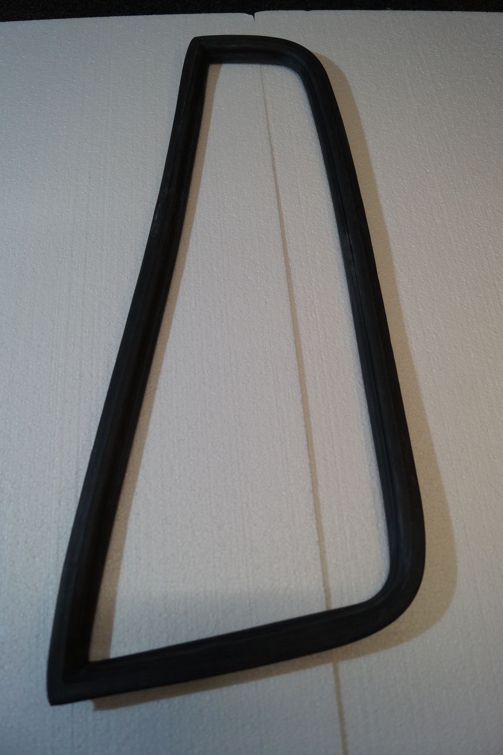 #030 Seal for Triangle window HIGH &amp; LEFT