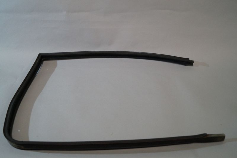 #156 Outside rubber seal, for roll-down window, Right-High