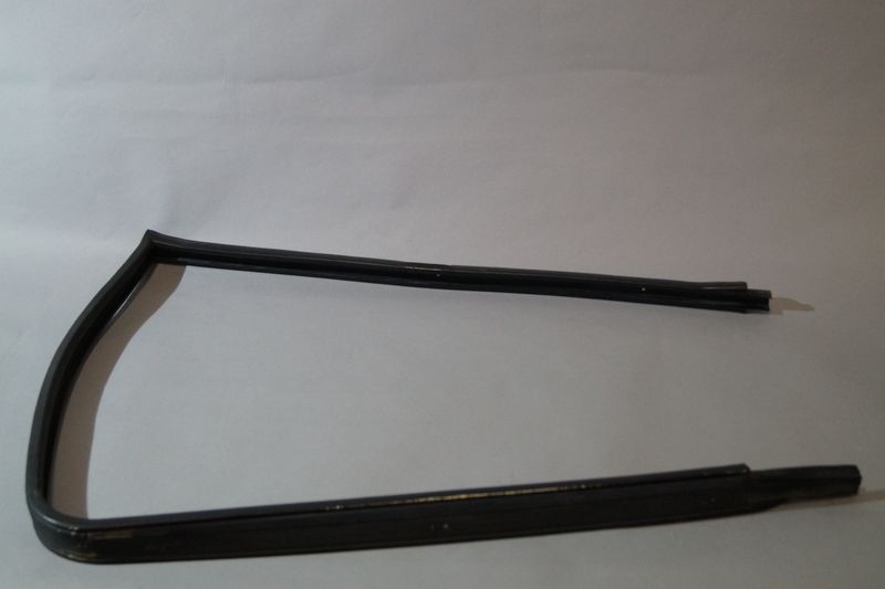 #156 Outside rubber seal, for roll-down window, Left-High