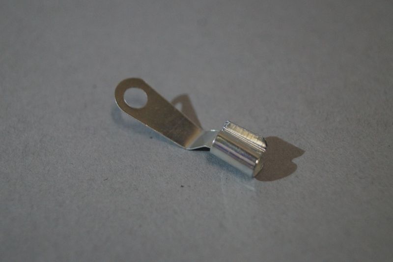 #095 Securing / clip for door release handle / lock mechanism