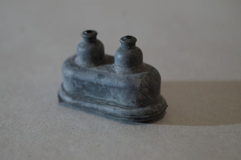 #580 Rubber cap / seal for licence plate light unit