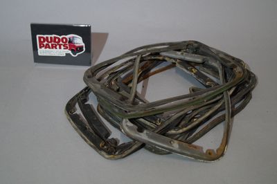 #084 Headlight seal / gasket, between body and metal headlight frame. used
