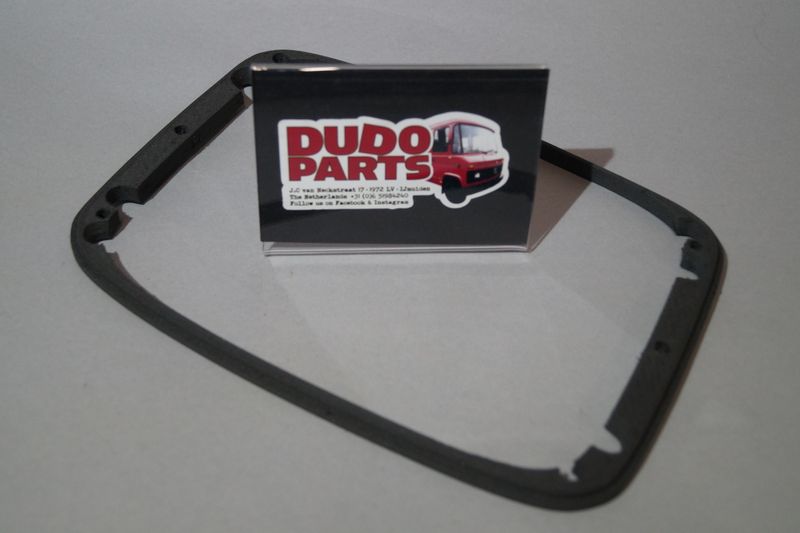 #084 Headlight seal / gasket, between body and metal headlight frame.