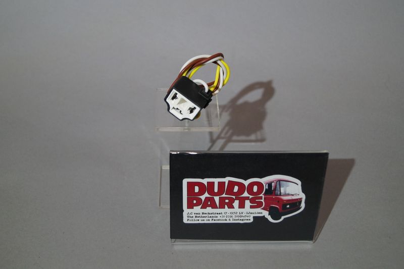 #120 Connector for lightbulb