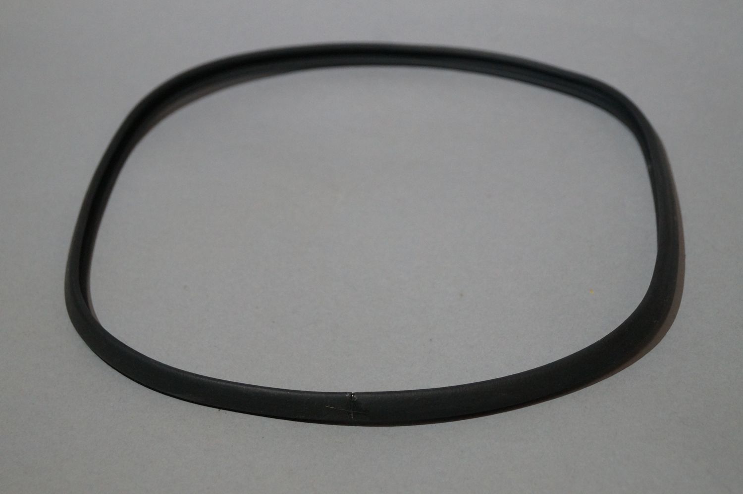 #052 Seal / gasket between glass &amp; plastic Headlight Lampunit, Aftermarket