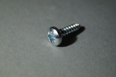 #019 Screw, Headlight to body