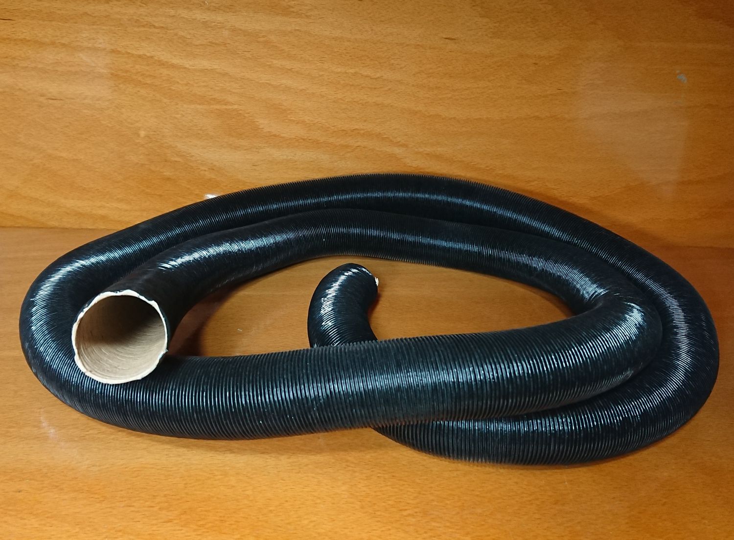 Flexi-pipe from heaterbox to dashboard corners