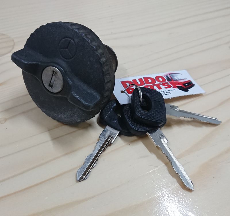 Original Mercedes lockable fuel cap &amp; keys, pre-owned