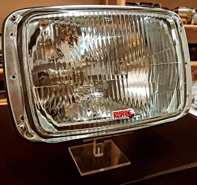 #041 Refurbished Headlight unit RIGHT H4 12V / 24V