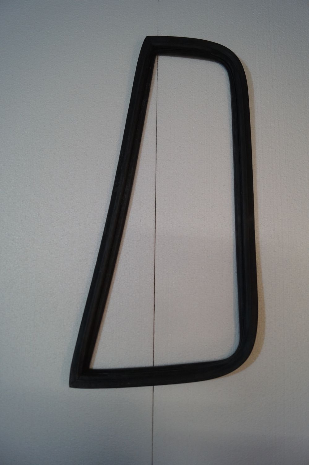 #030 Seal for triangular side window LOW &amp; LEFT