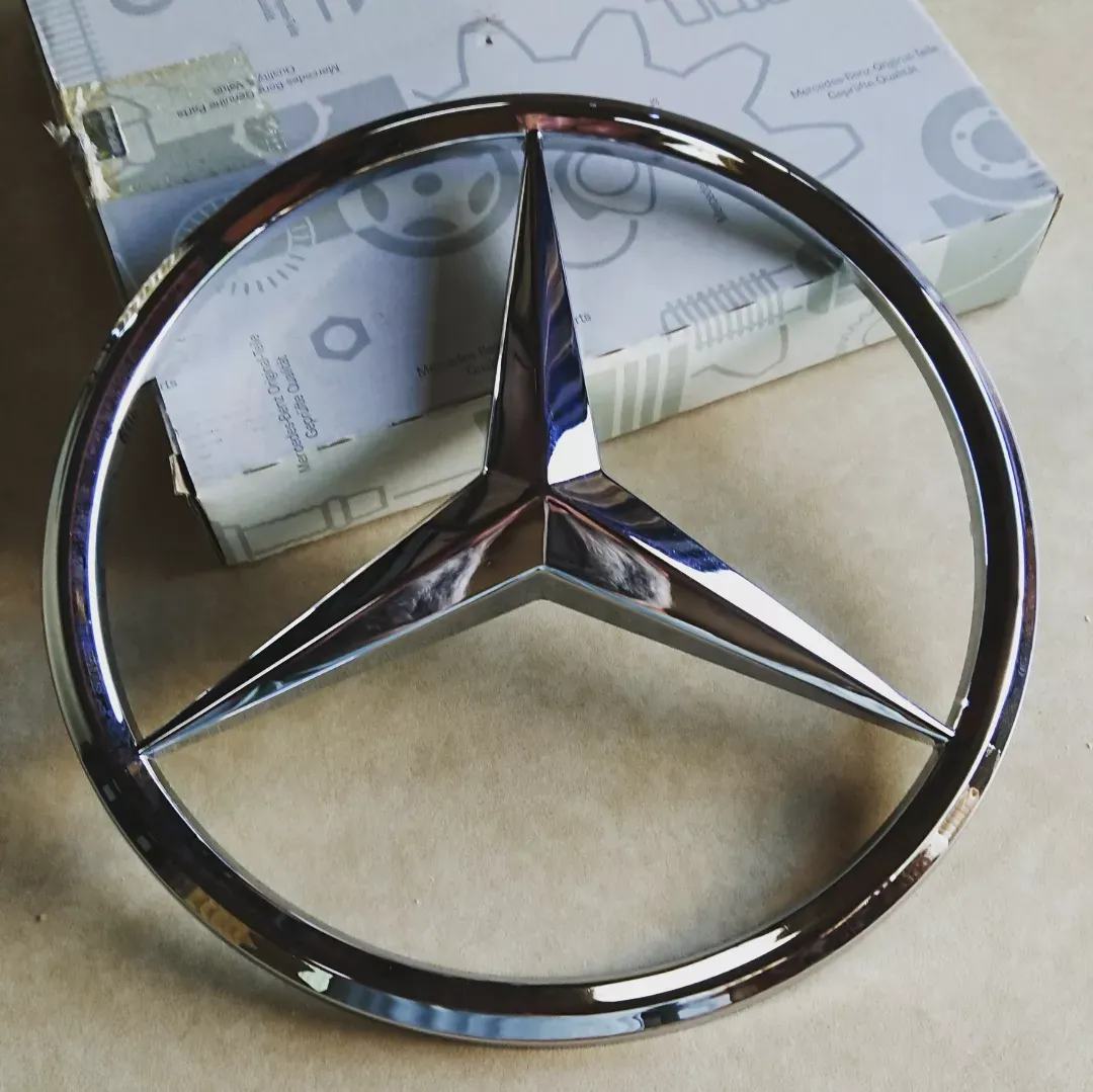 #009 Star Emblem for grille Large Chromed