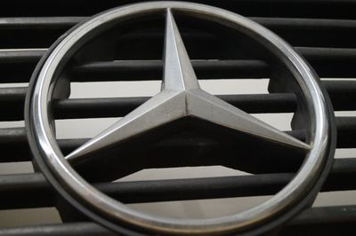 #009 Mercedes Star Emblem, for second generation plastic grill USED
