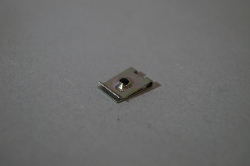 #172 Clip-Type Nut for turn signal indicator