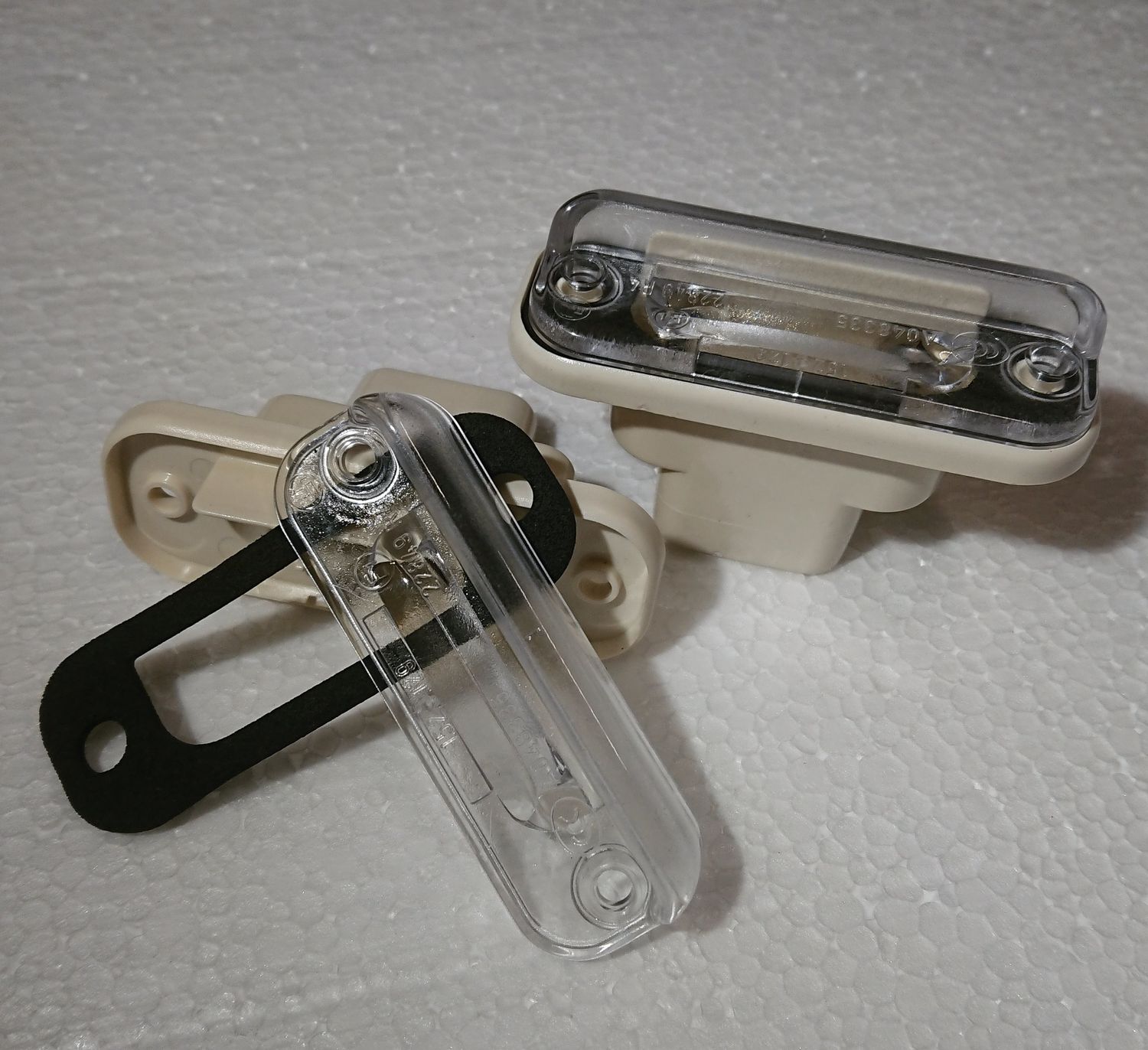 #575 Licence plate light unit