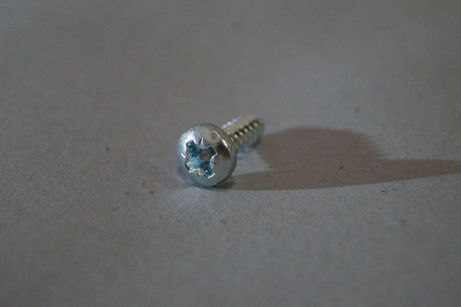 #592 Screw for license plate light above license plate
