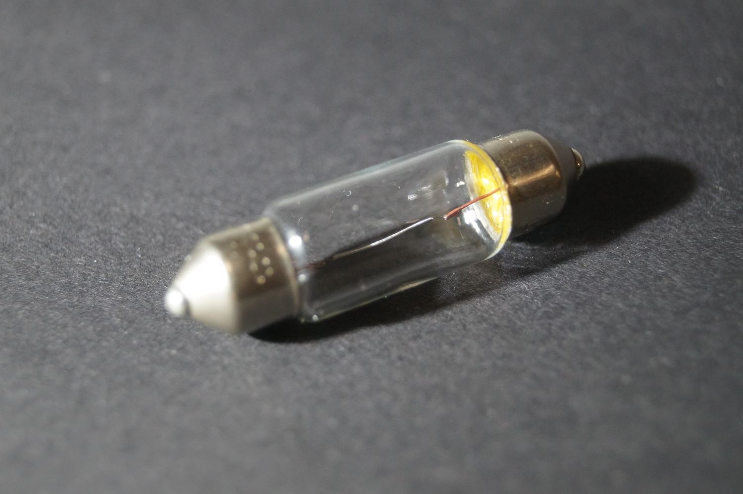 #582 Light Bulb 12V or 24V For licence plate light unit #574