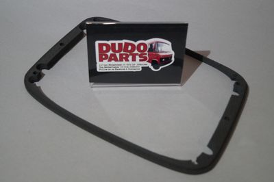 #084 Headlight seal / gasket, between body and metal headlight frame.