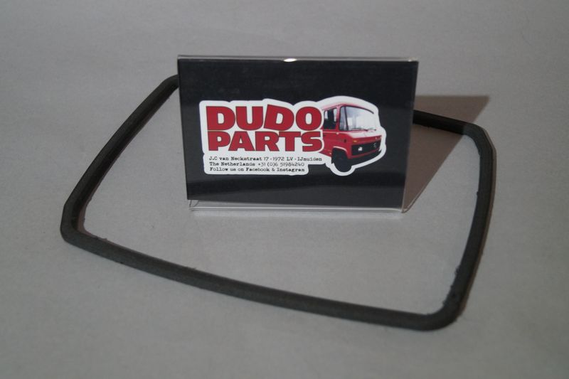 #048 Headlight seal, between Glass and headlight frame