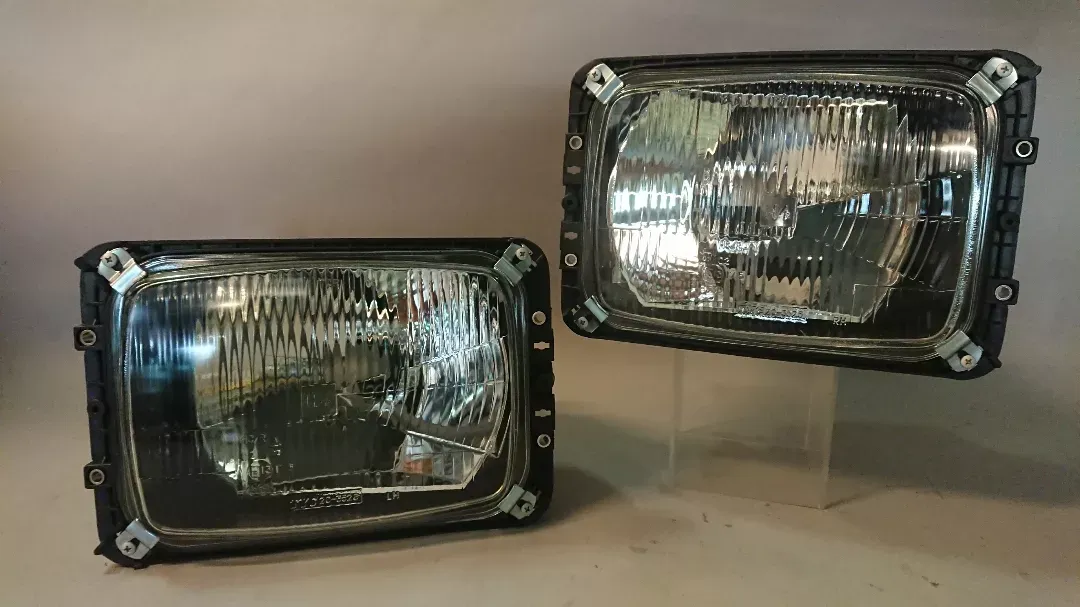 #065 Lamp unit headlight aftermarket, plastic, H4, SET