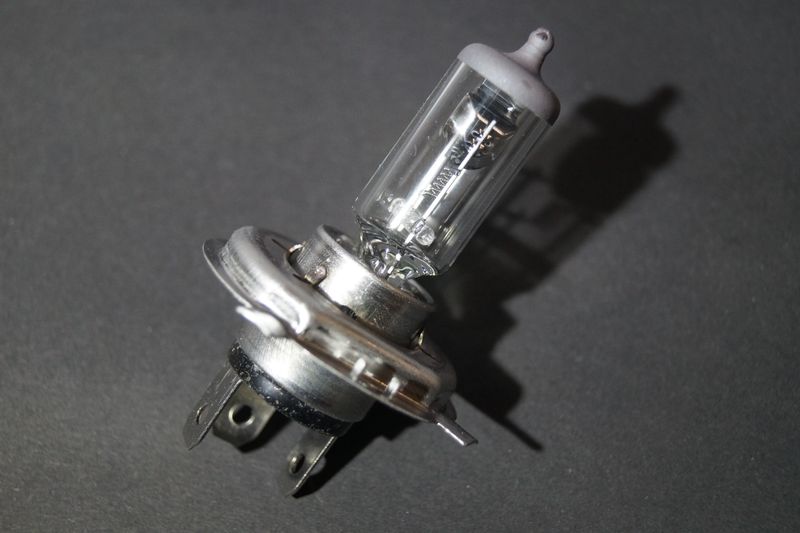 #053 H4 Head light light Bulb 12v / 24v